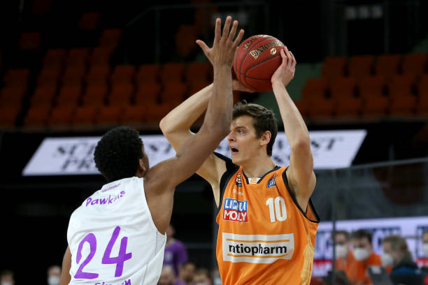 低重心变向 低重心变向