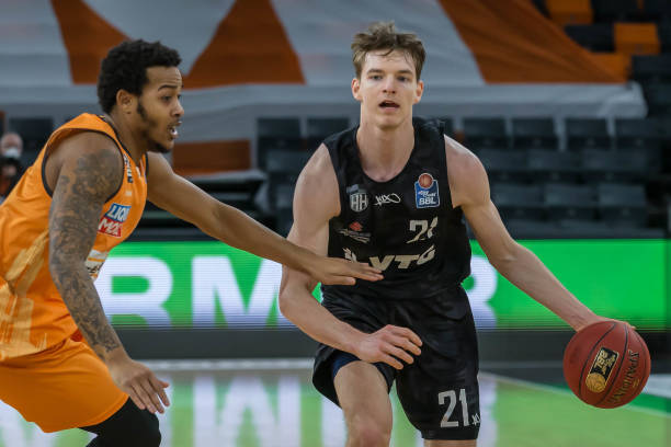 这场热身中 这场热身中