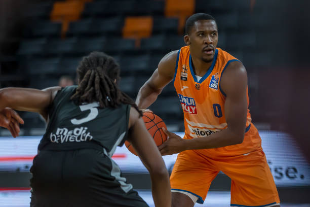 果断出手 果断出手